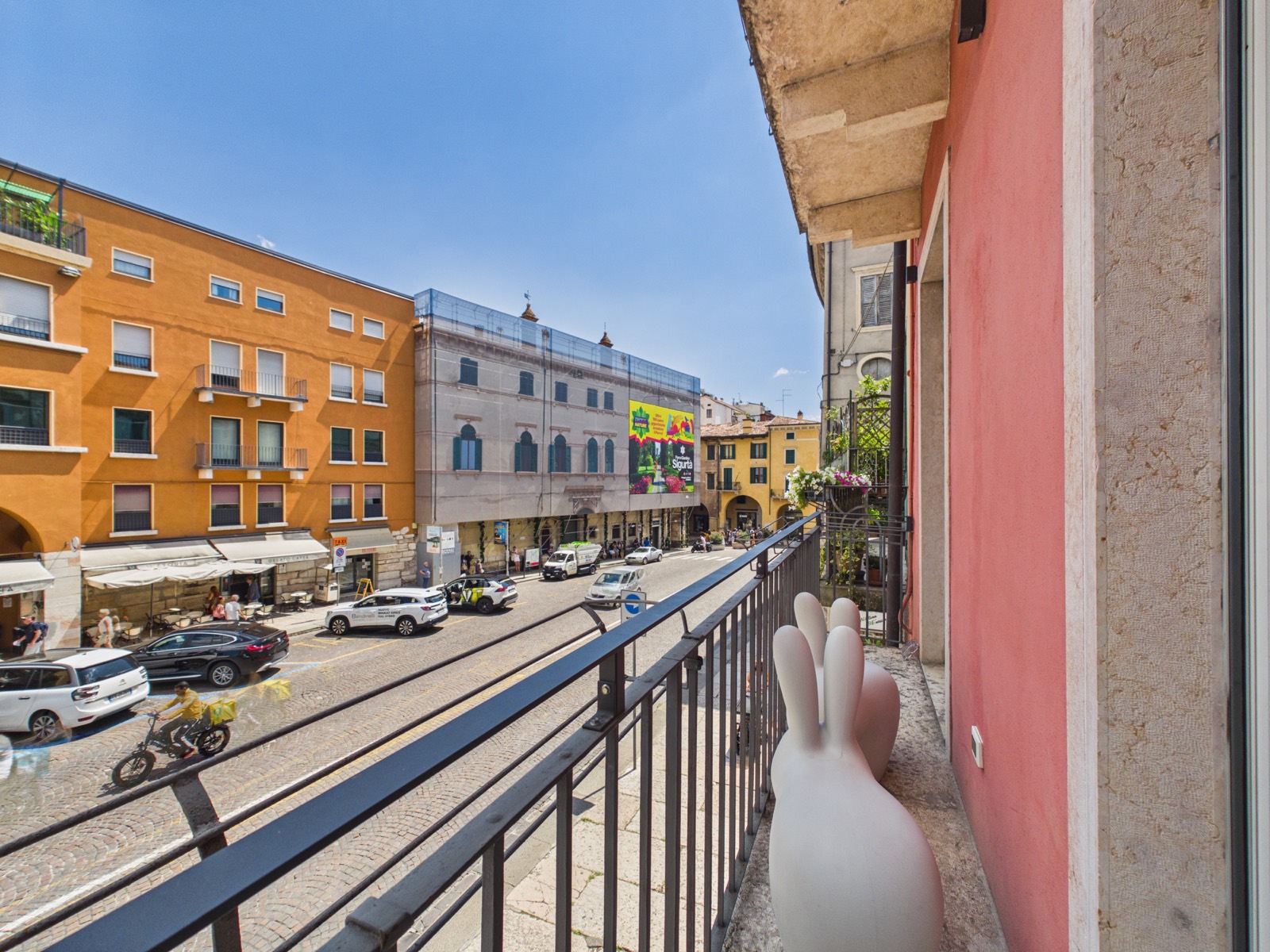 Vista dal balcone sulla piazza